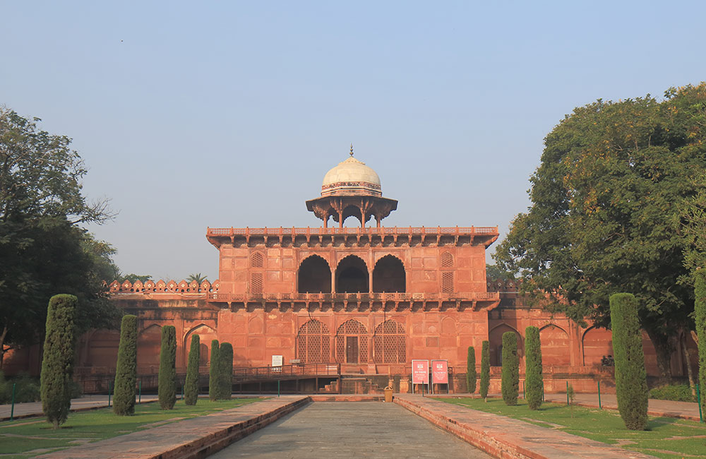 Visit Taj Museum