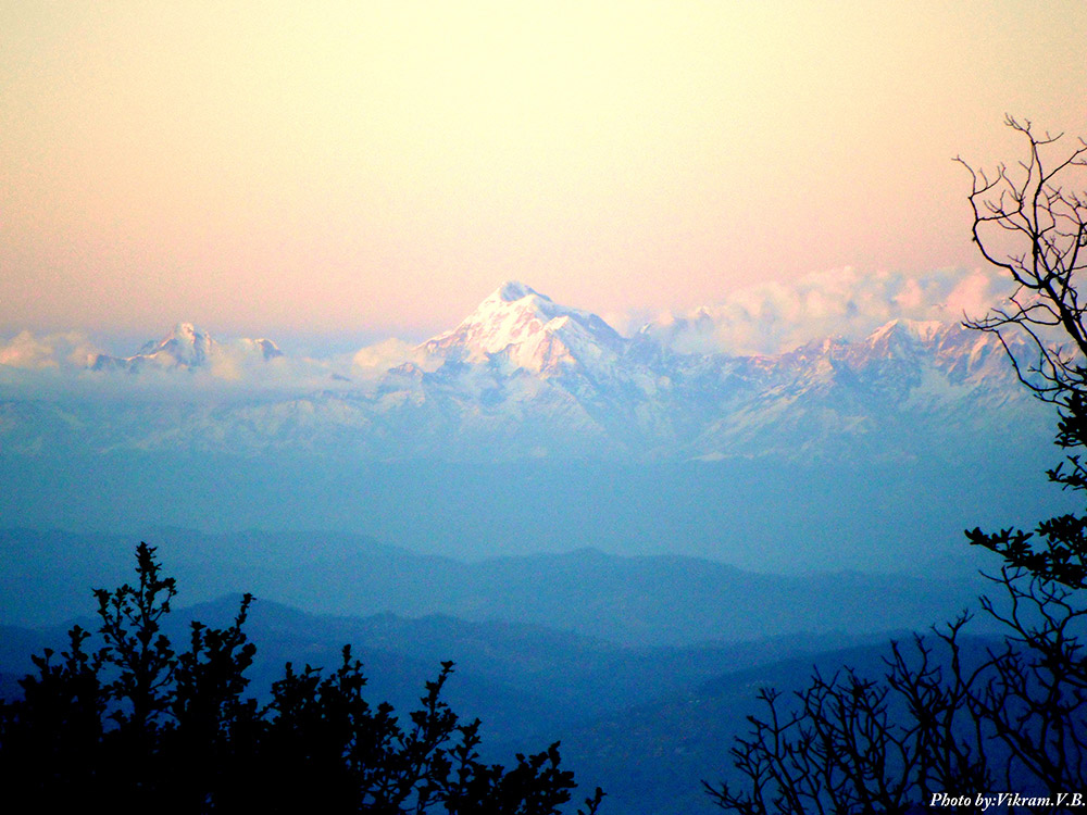 Trek to Naina Peak